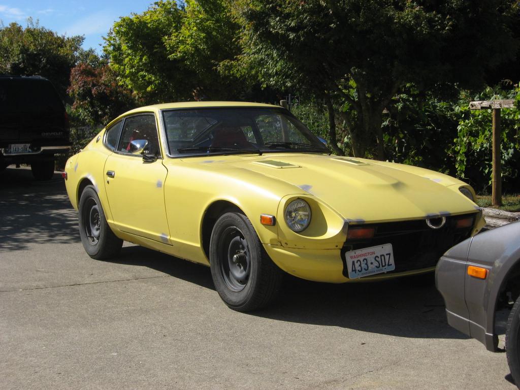 1977 280z in the stage of being restored / modified