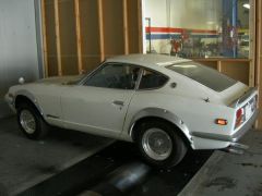 Over fenders added. Sitting inside dyno area @ Z Car Garage