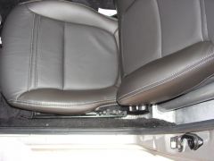 Pontiac Solstice Seats (showing space on side)